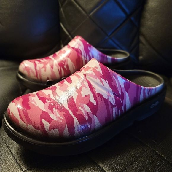 OOFOS Shoes Oofos Breast Cancer Awareness Luxe Limited Edition